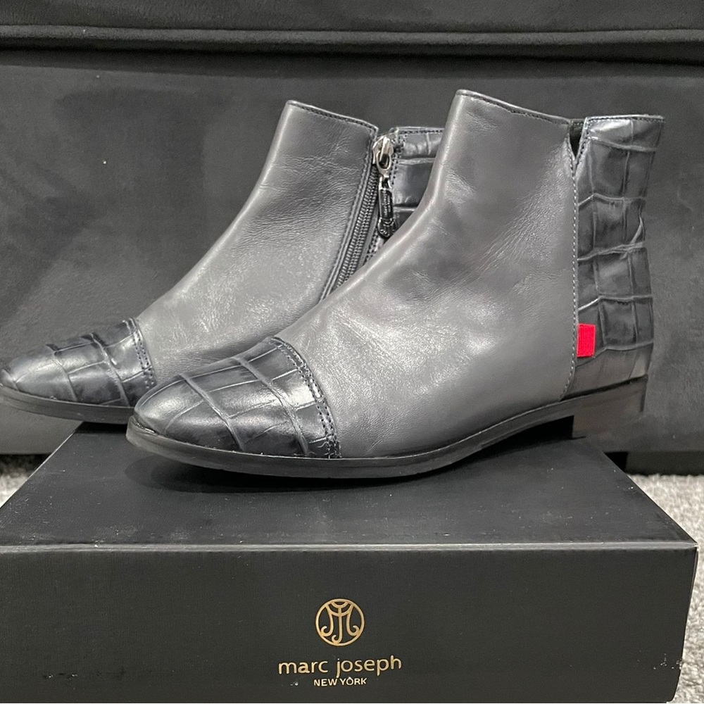 Gorgeous Marc Joseph grey leather ankle boots